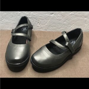 Apex Petals Janice Women's Mary Jane Pewter Leather Size 6W with Propet Inserts